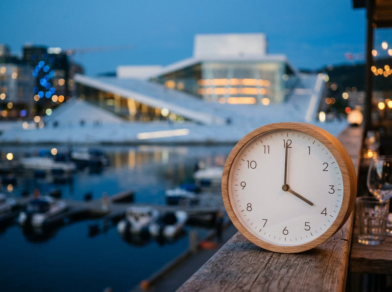 Clock showing local time in Oslo